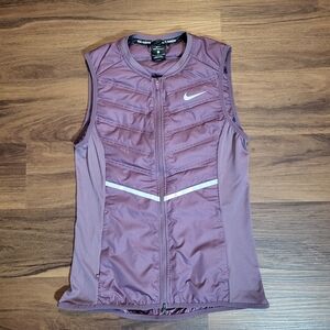 Nike Therma-FIT ADV Repel AeroLoft Women's Quilted Running Vest in Purple SMALL